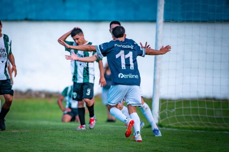 Racing gan� y se acomoda en la tabla de la Uni�n Deportiva